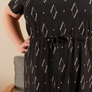 Abby Drawstring Plus Size Dress - Diamond Vine Black - Image 8