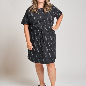Abby Drawstring Plus Size Dress - Diamond Vine Black - Image 1