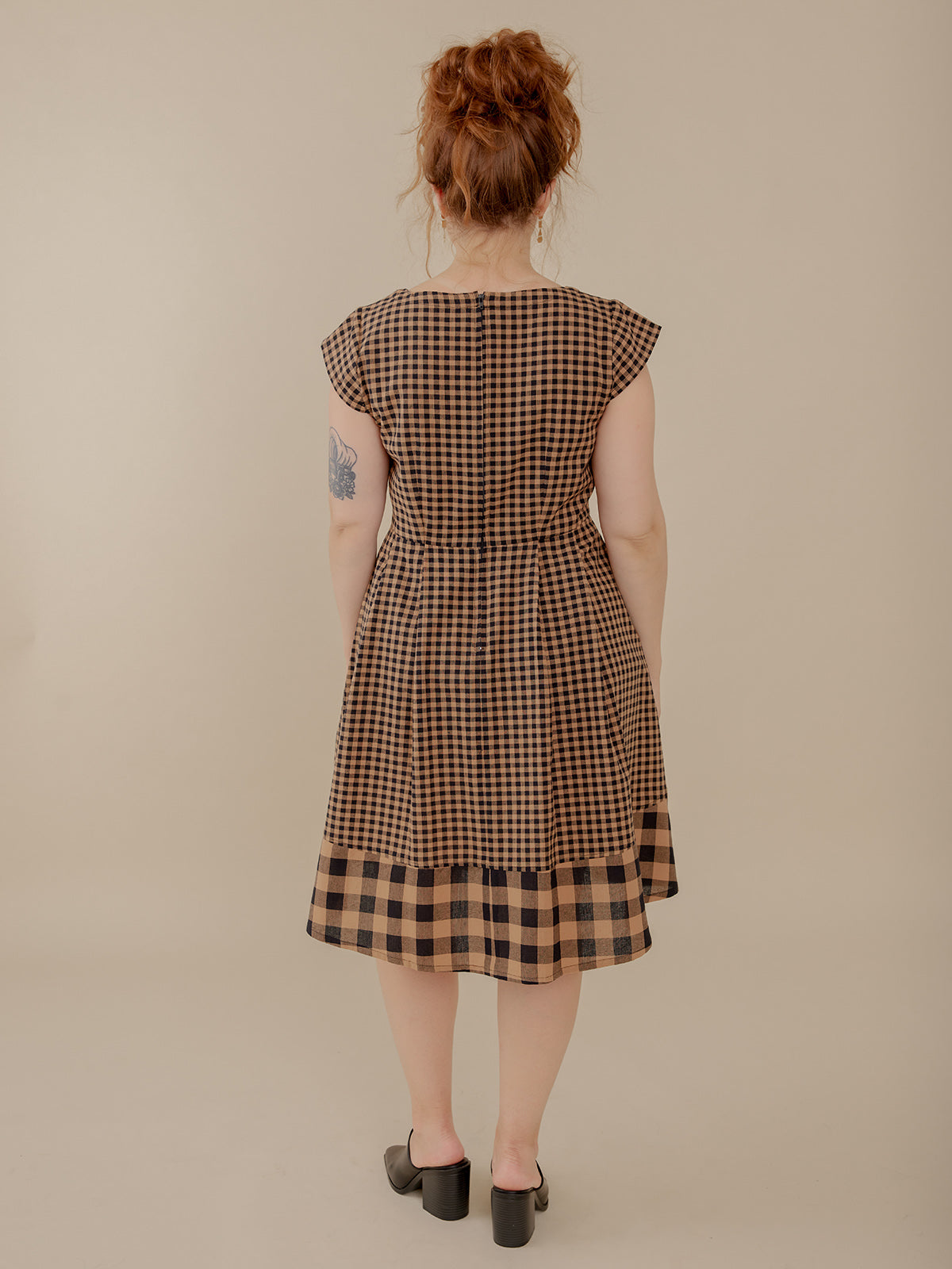 Devonshire Dress - Black and Tan Small Gingham - 图片 4